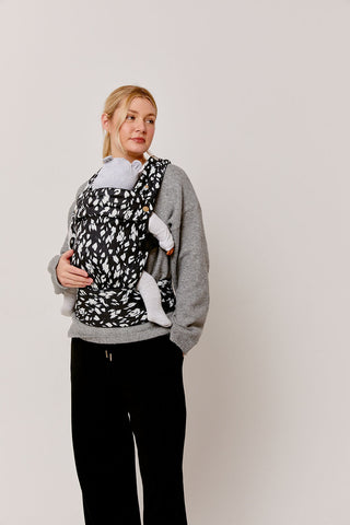 NOMAD AIR MONOCHROME PRINT BABY CARRIER - ORCA
