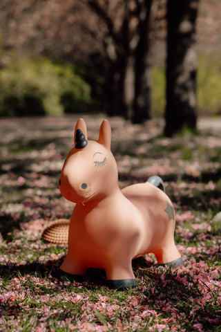 Springende dyr - enhjørning